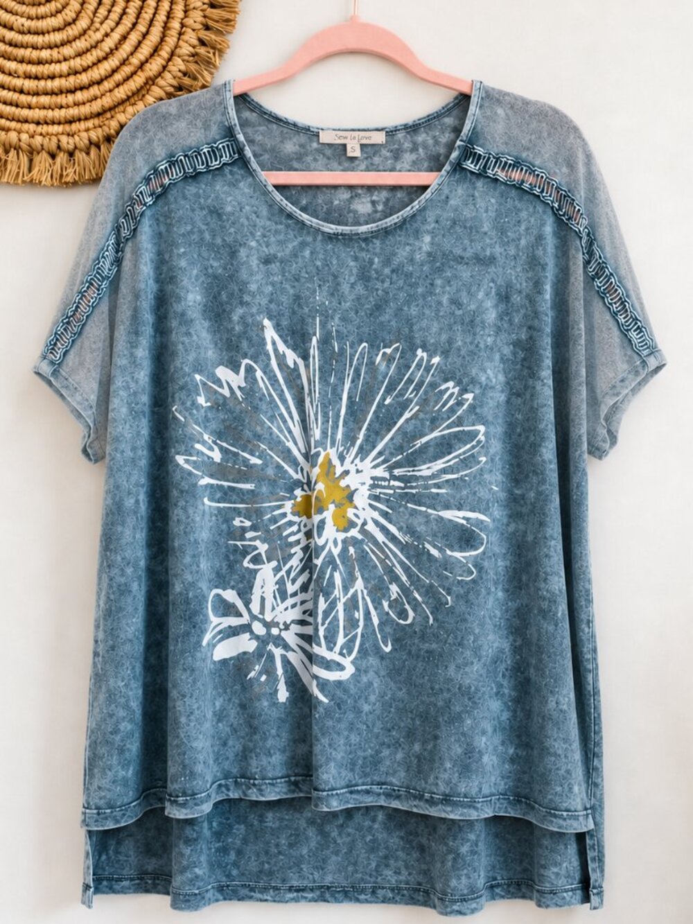 Jess & Jane Mineral Wash Daisy Graphic Crochet Shoulder Knit Top SZ Medium Artsy